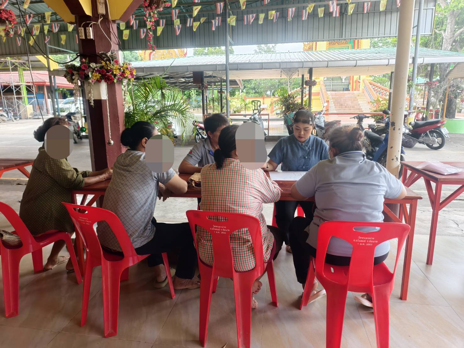 👉พช.มโนรมย์ ลงพื้นที่ติดตามลูกหนี้กองทุนพัฒนาบทบาทสตรี