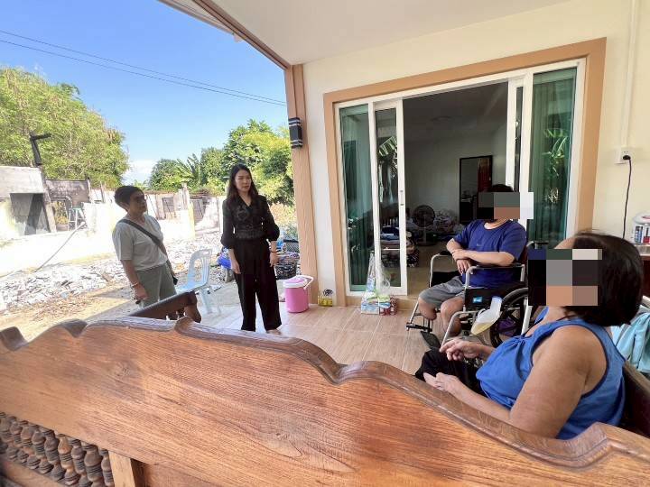 👉พช.มโนรมย์ ร่วมมอบเงินช่วยเหลือครัวเรือนตกเกณฑ์ข้อมูลความจำเป็นพื้นฐาน (จปฐ.) ประจำปี 2568 ที่ประสบปัญหาอัคคีภัย